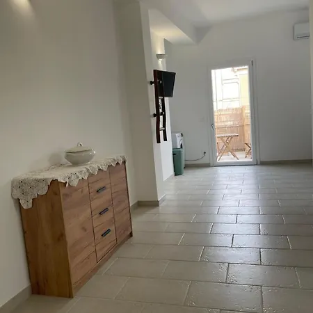 Nina Rooms&apartments شقة ليتسانو