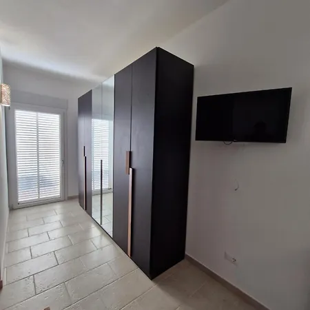 Nina Rooms&apartments شقة ليتسانو