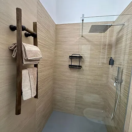 Nina Rooms&apartments ليتسانو